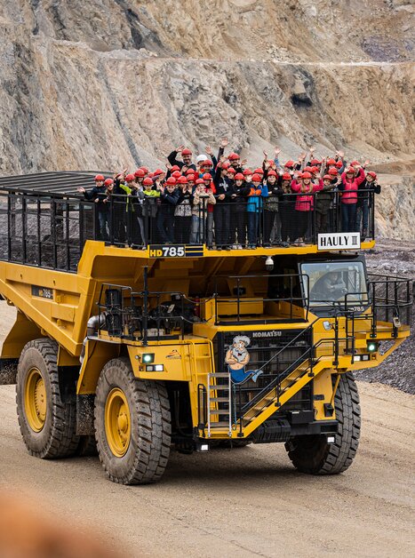 A large truck with excited people on the roof at Erzberg. | © Harald Tauderer