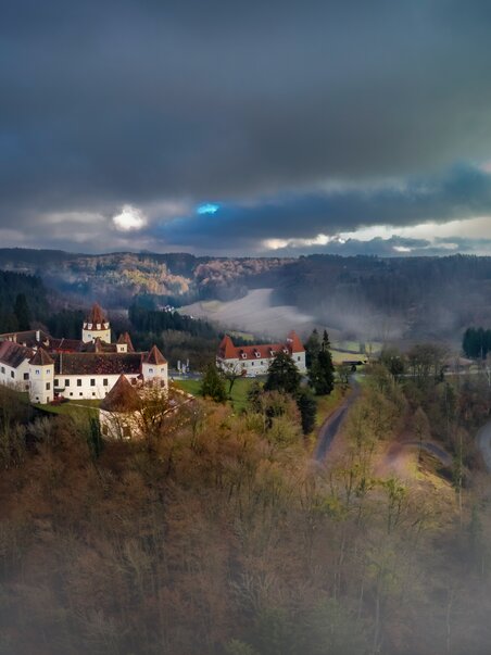 Aerial view of Kornberg Castle, surrounded by fog and forests. | © Schloss Kornberg