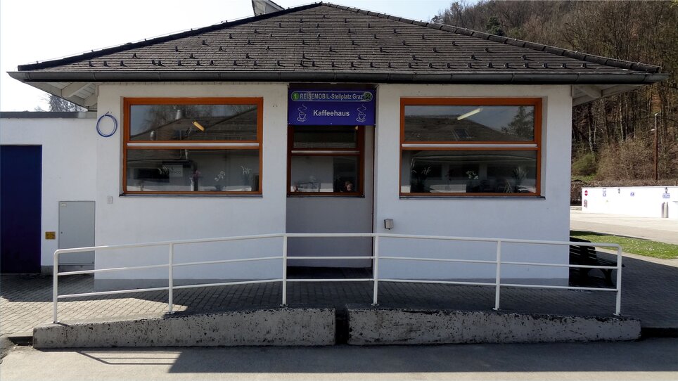 Blick auf das Kaffeehaus am Reisemobil-Stellplatz Graz. | © Alfred Chyba