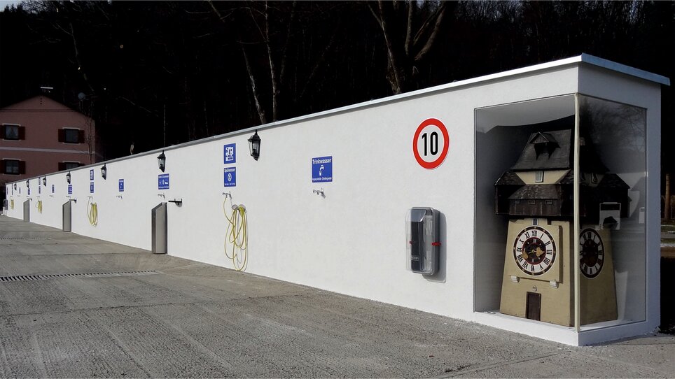 Ansicht des Reisemobil-Stellplatzes Graz mit Uhrturm. | © Alfred Chyba