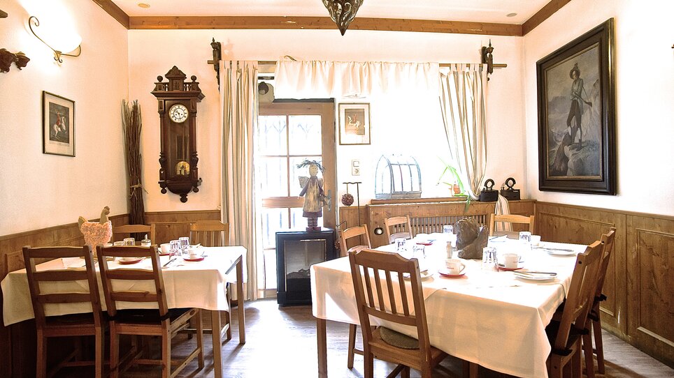 Cozy tables in Gasthof Pension Zur Steirerstub'n. | © Zur Steirerstubn