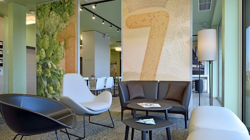 Innenansicht mit modernen Sitzecken. | © B&B Hotel Graz City Süd