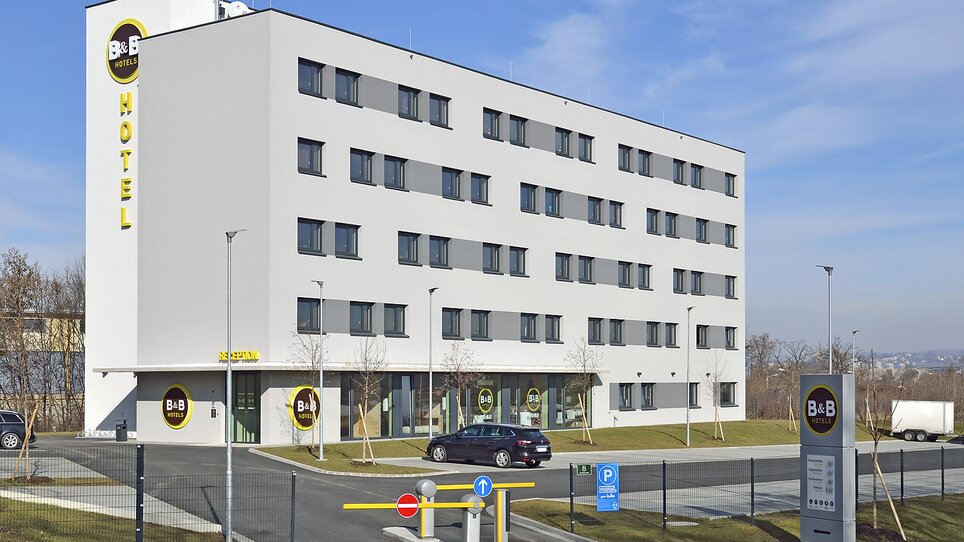 B&B Hotel Graz City Süd mit Parkplatz und Zugang. | © B&B Hotel Graz City Süd