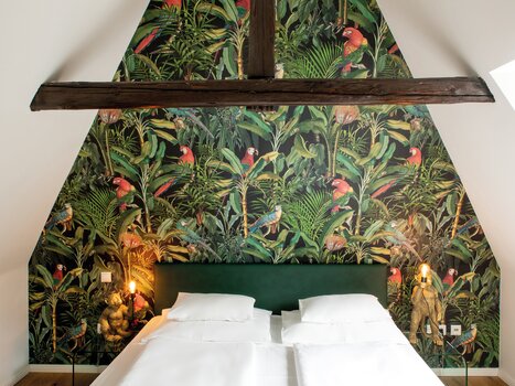 Bedroom with exotic wall design and plant motifs. | © Robert Illemann