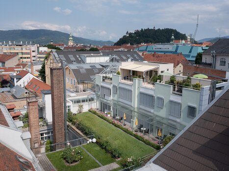 View of Graz city featuring Hotel Gollner and the Grazer Uhrturm in the background. | © Hotel Gollner