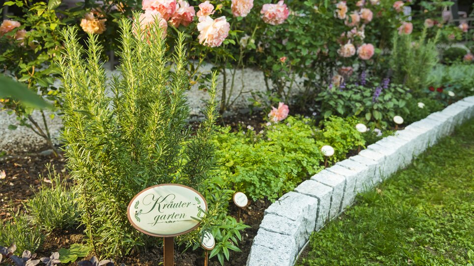 Herb garden featuring rose bushes in the hotel garden. | © Parkhotel Graz