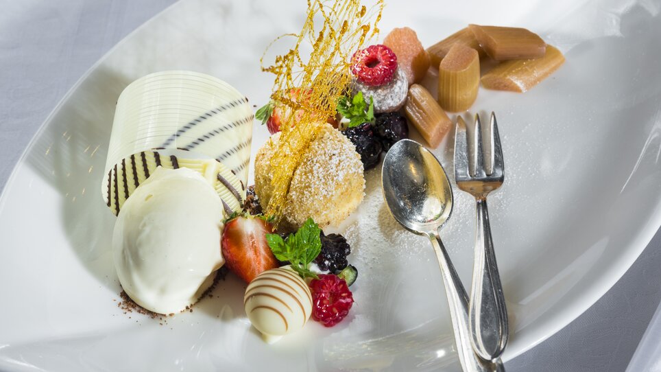 Elegant dessert creation with ice cream, fruits, and decoration. | © Parkhotel Graz