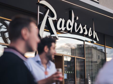 The Radisson Hotel Graz with a modern sign. | © Fabian Hasler